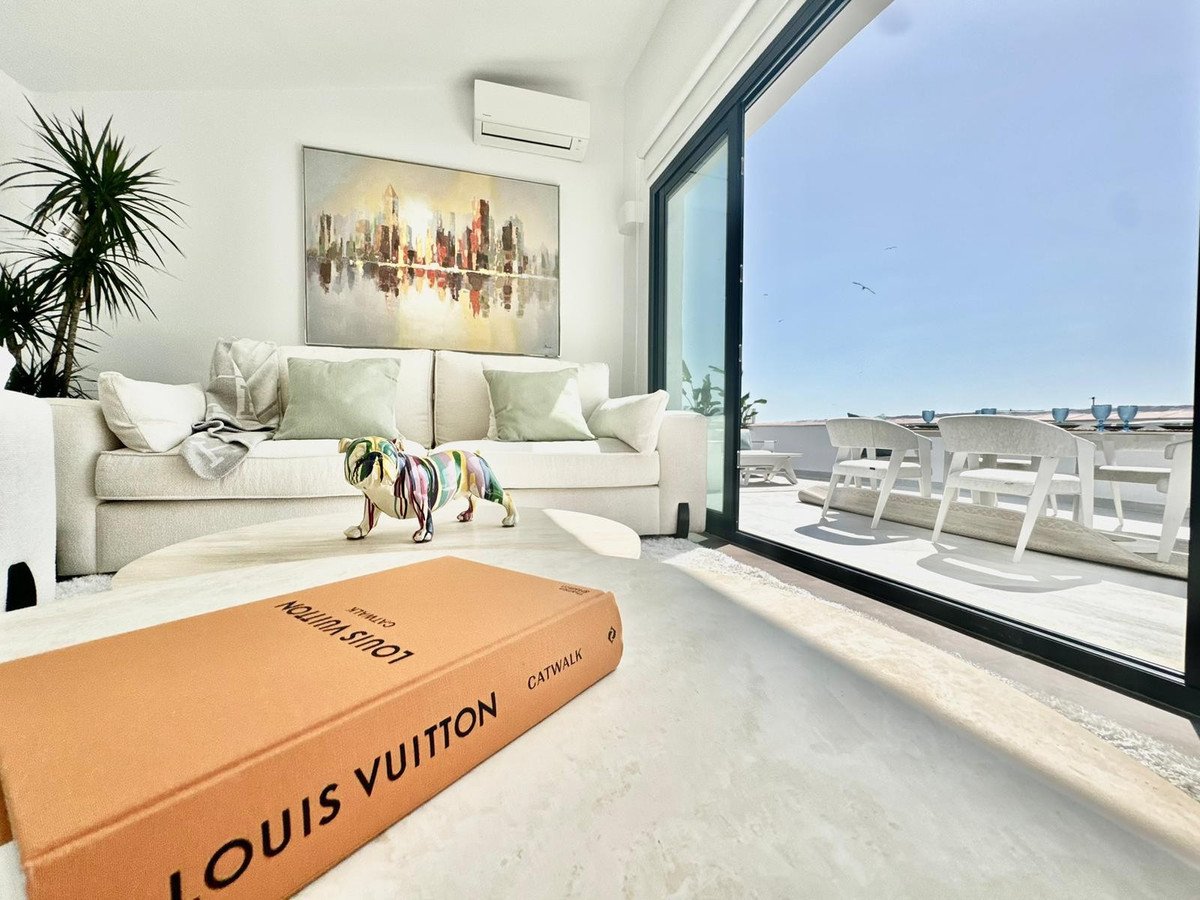 3 Bed Middle Floor Apartment in Puerto Banús