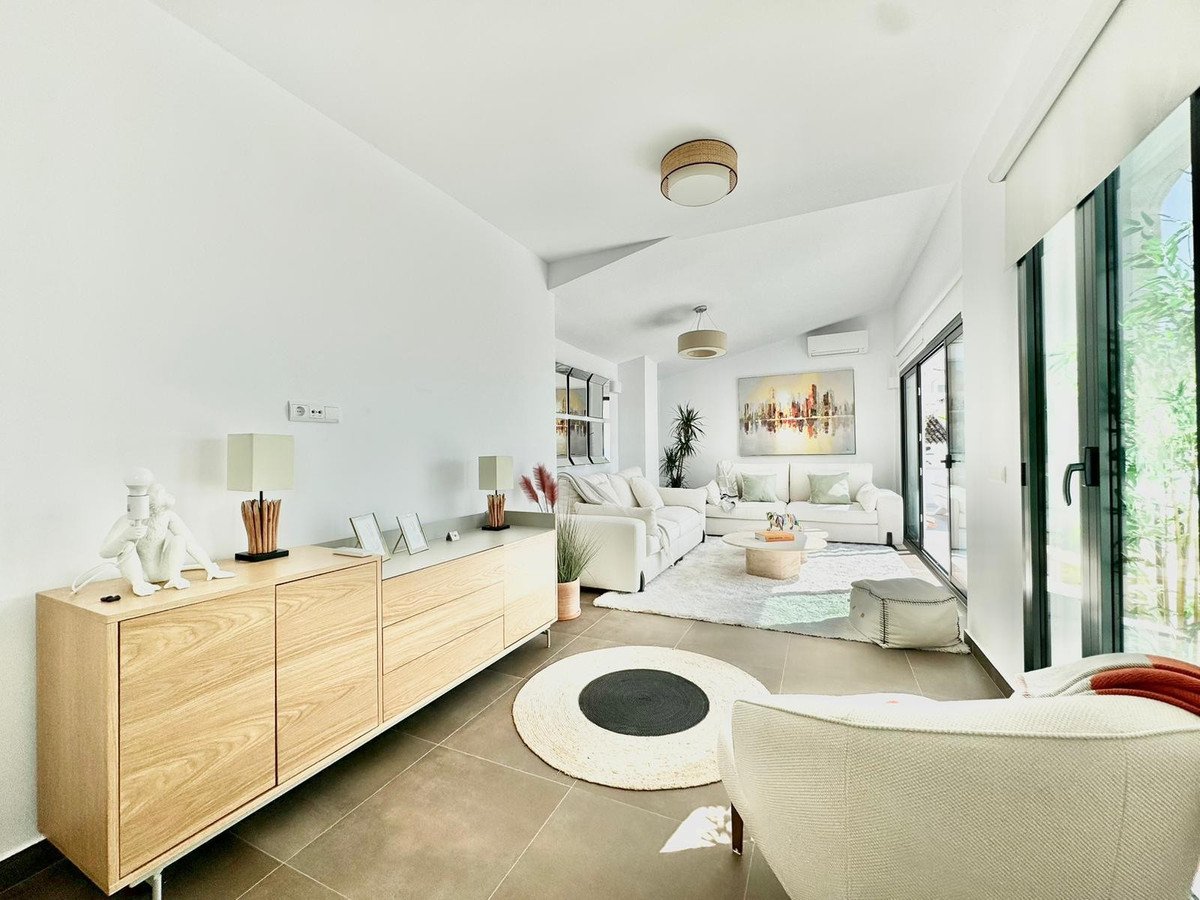 3 Bed Middle Floor Apartment in Puerto Banús