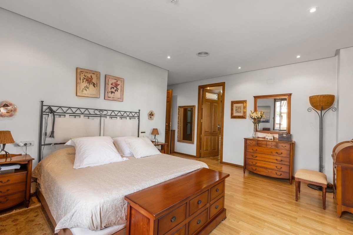 6 Bed Detached Villa in Torrevieja