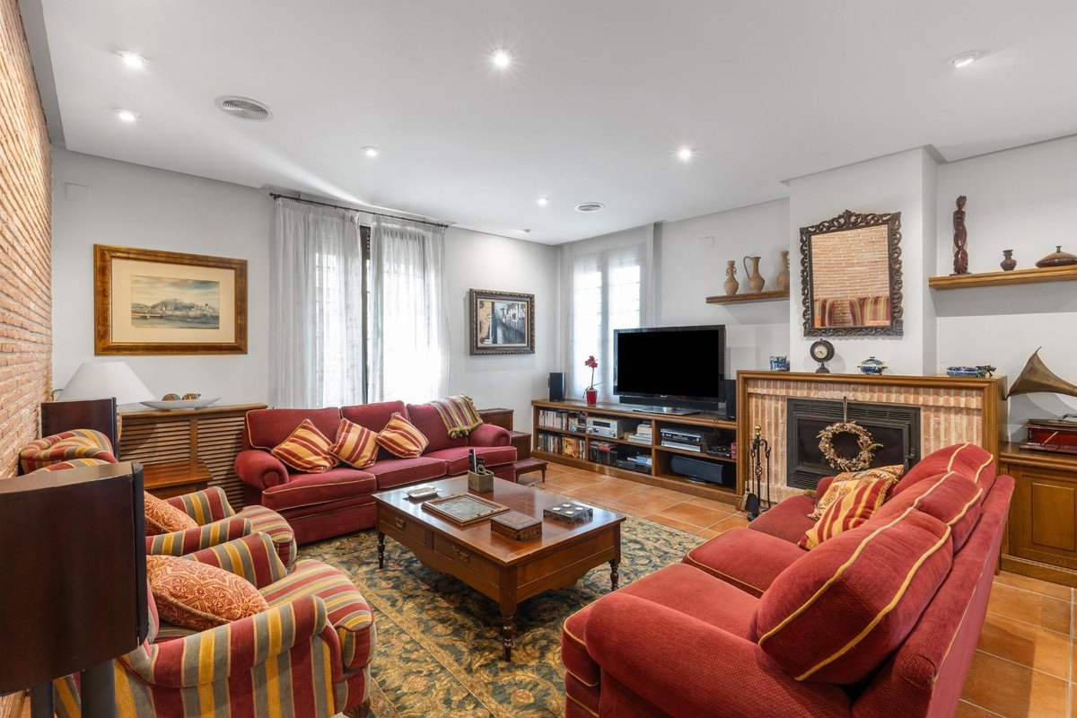6 Bed Detached Villa in Torrevieja