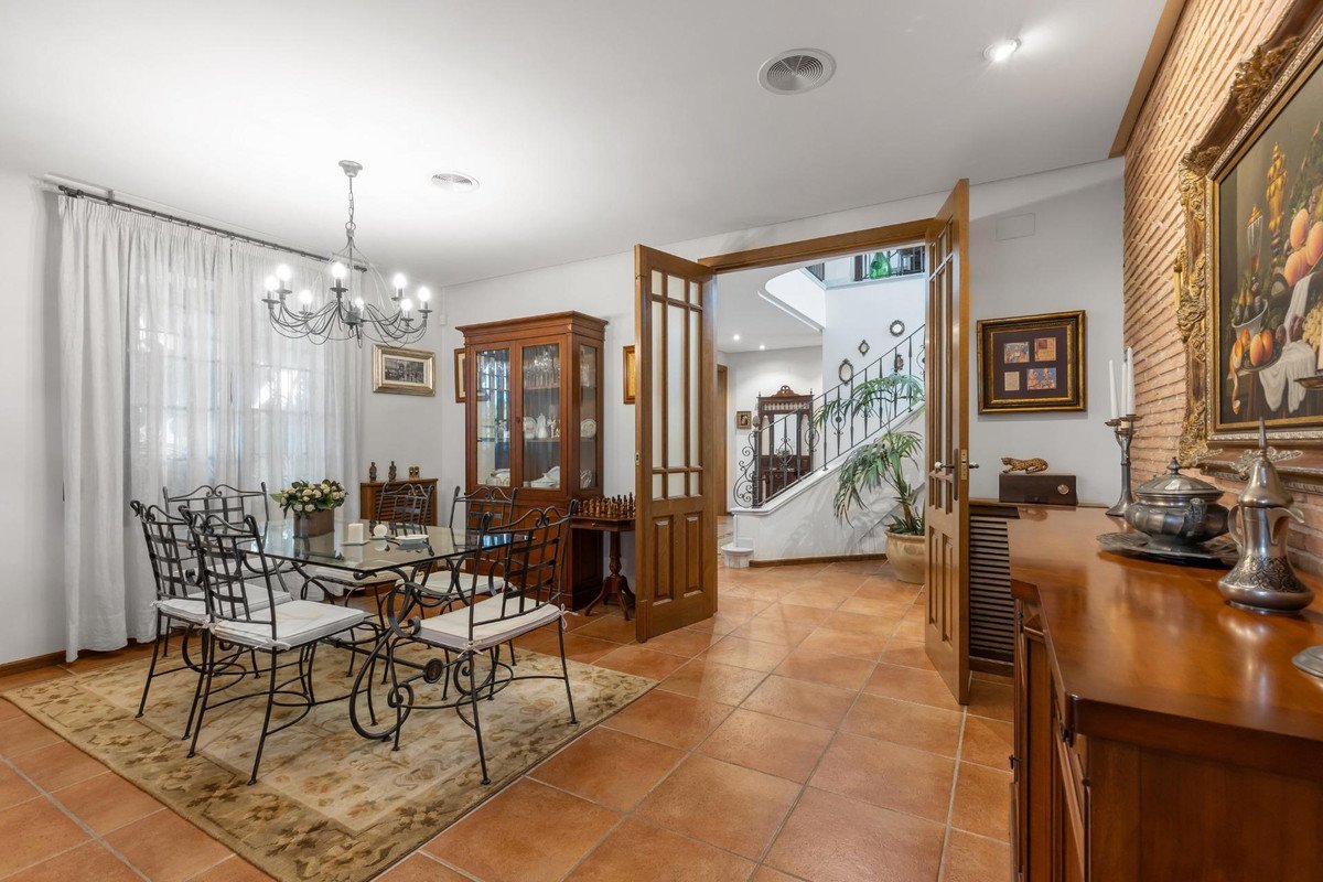 6 Bed Detached Villa in Torrevieja