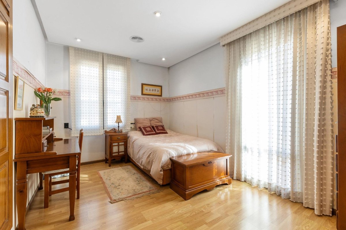 6 Bed Detached Villa in Torrevieja