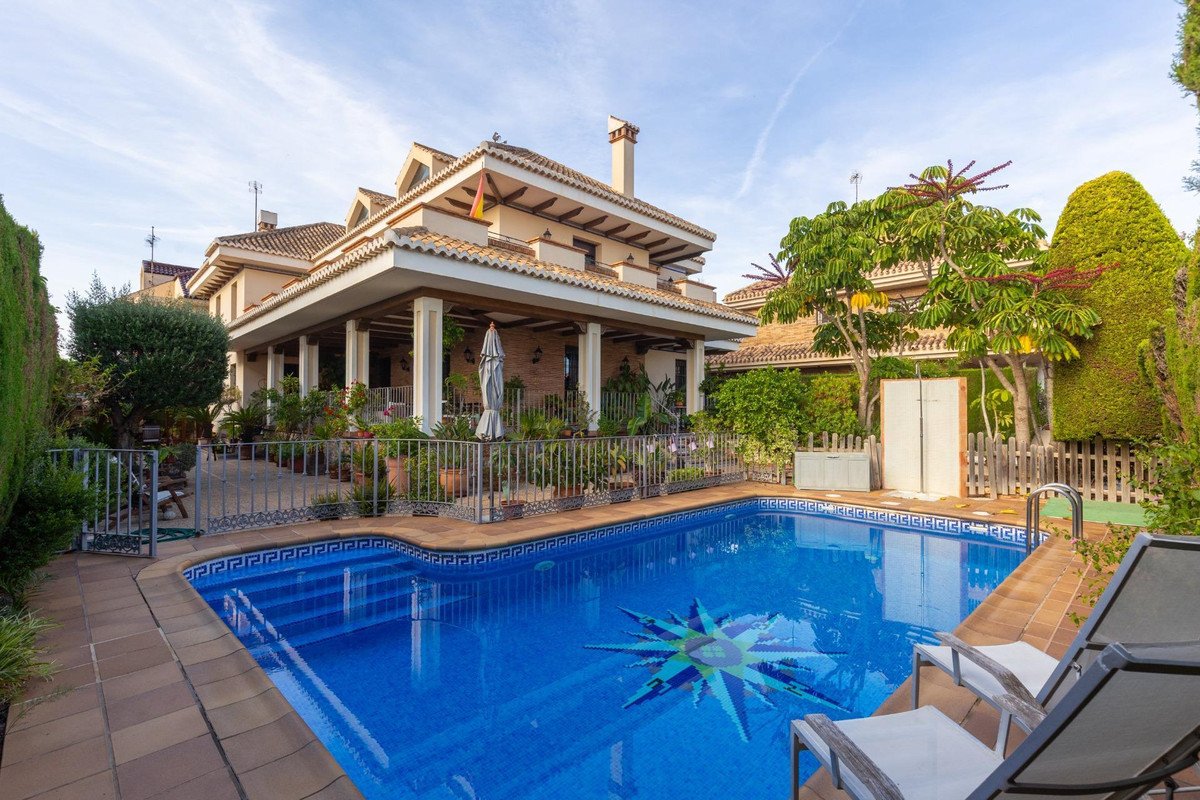 6 Bed Detached Villa in Torrevieja