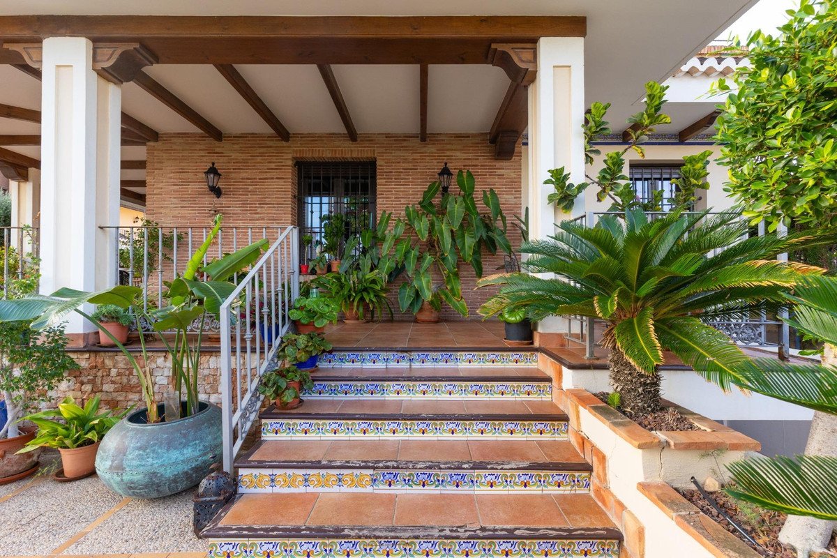 6 Bed Detached Villa in Torrevieja