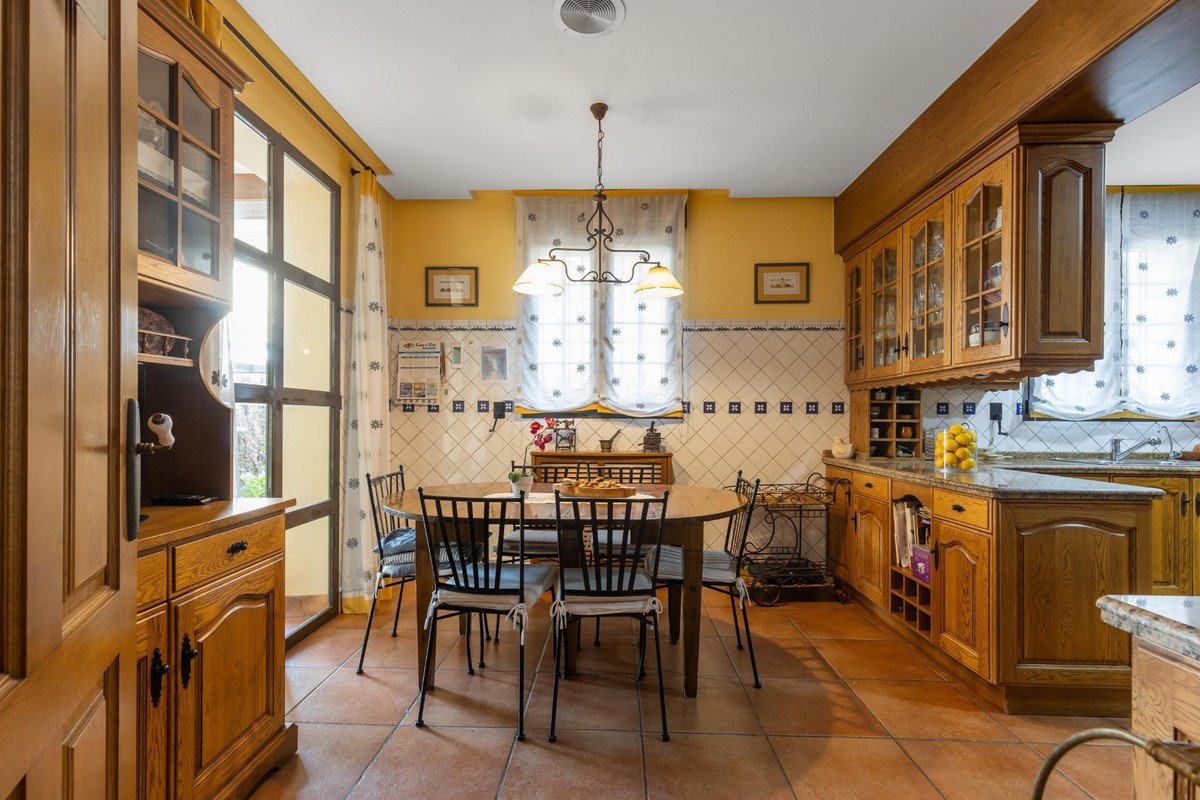 6 Bed Detached Villa in Torrevieja