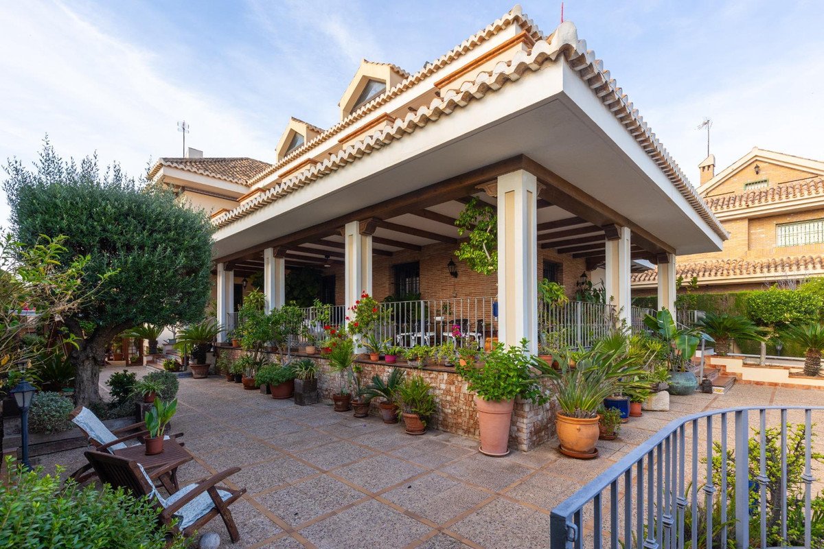 6 Bed Detached Villa in Torrevieja
