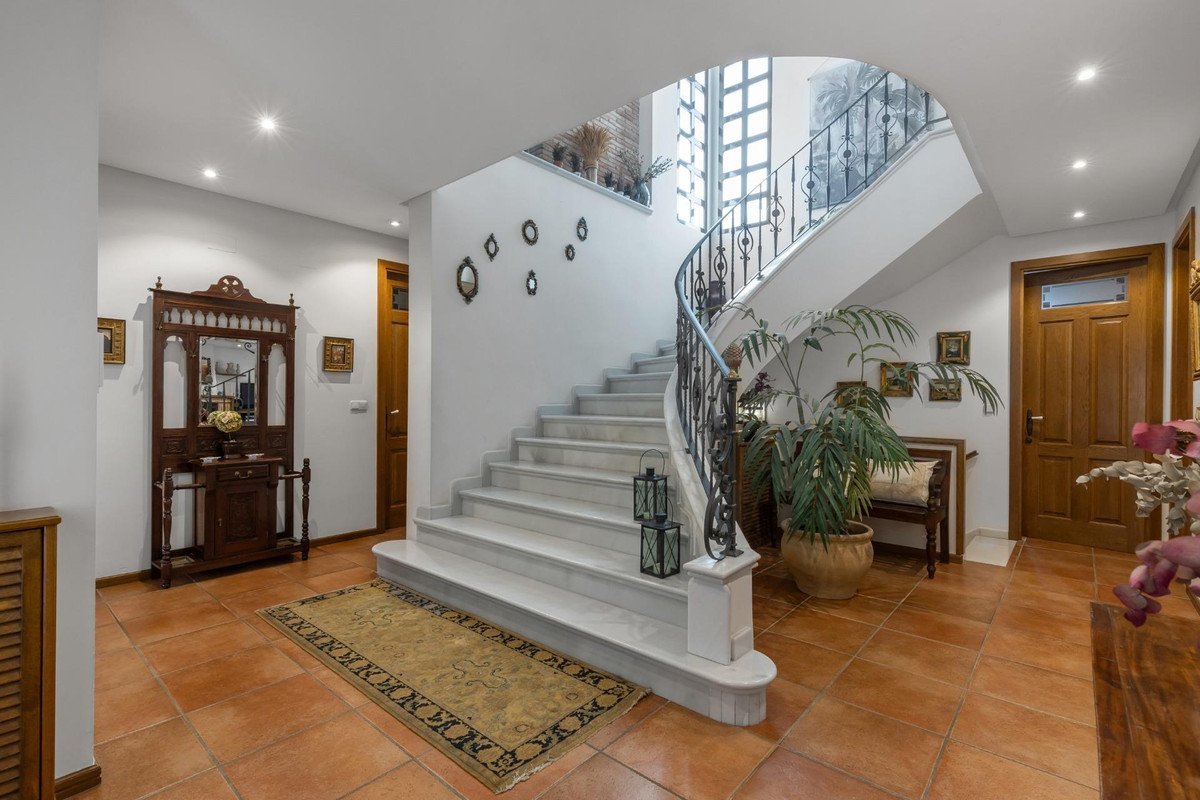 6 Bed Detached Villa in Torrevieja