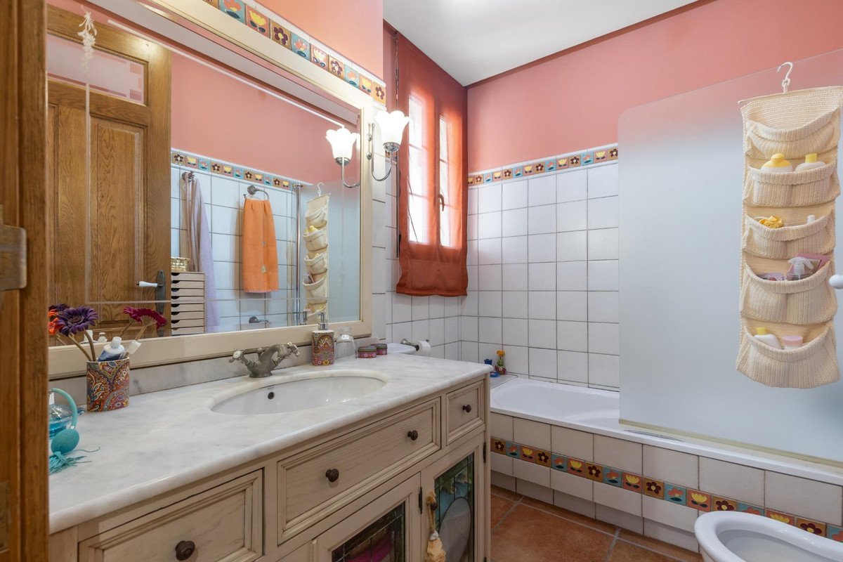 6 Bed Detached Villa in Torrevieja