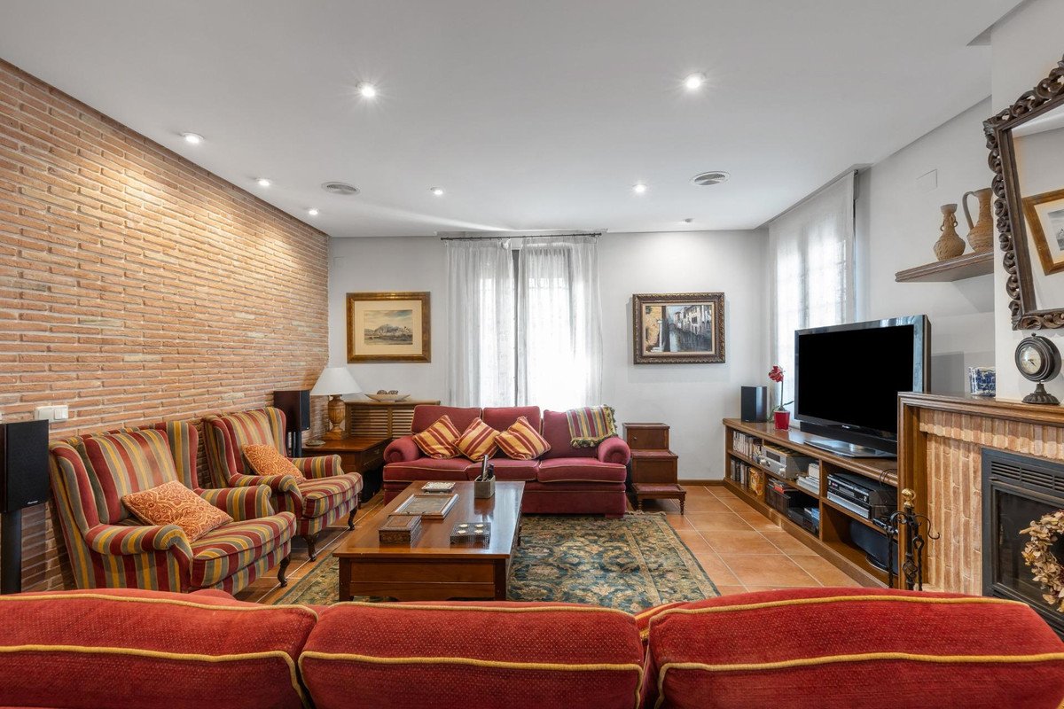 6 Bed Detached Villa in Torrevieja