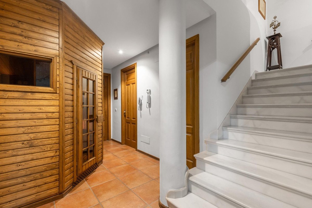 6 Bed Detached Villa in Torrevieja