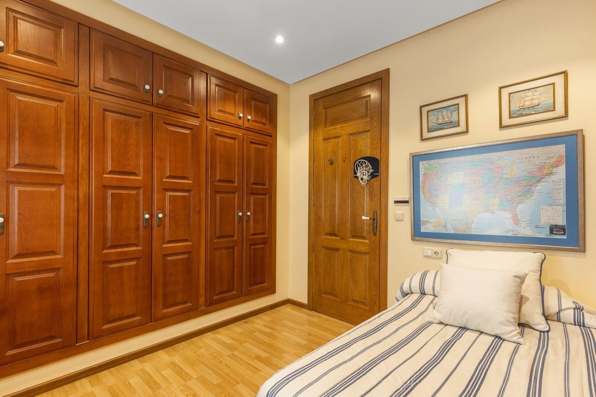 6 Bed Detached Villa in Torrevieja