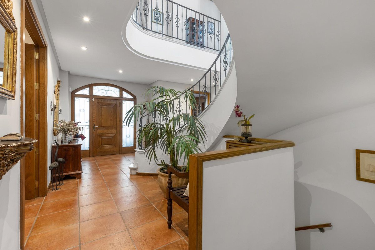 6 Bed Detached Villa in Torrevieja