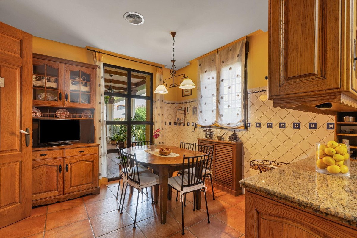 6 Bed Detached Villa in Torrevieja