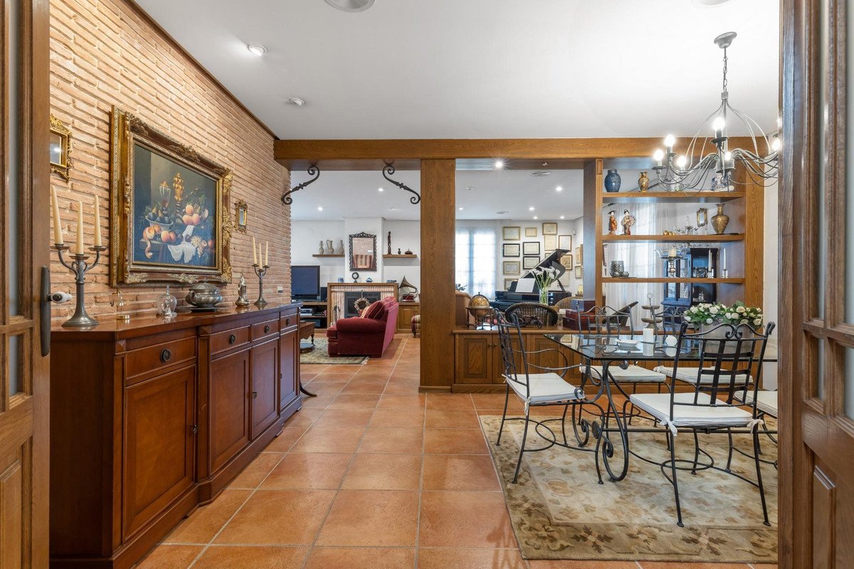 6 Bed Detached Villa in Torrevieja