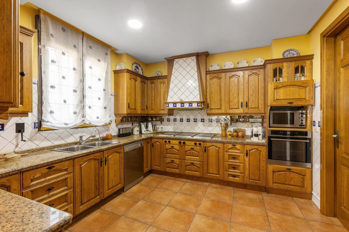 6 Bed Detached Villa in Torrevieja