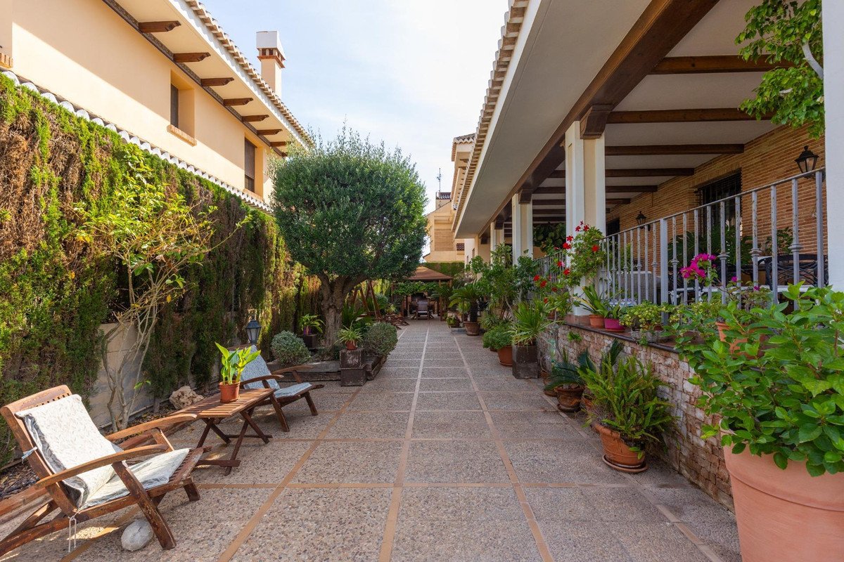6 Bed Detached Villa in Torrevieja