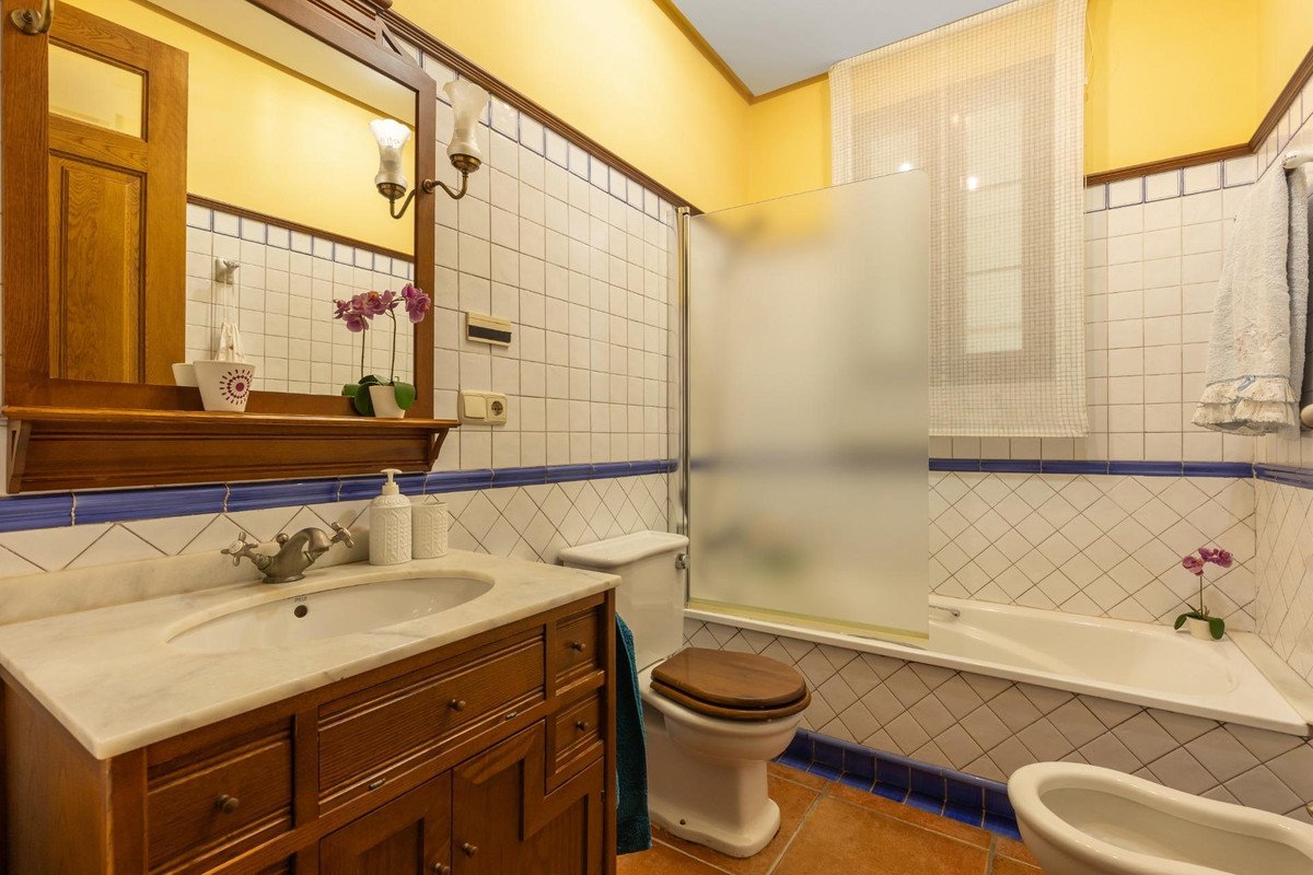 6 Bed Detached Villa in Torrevieja