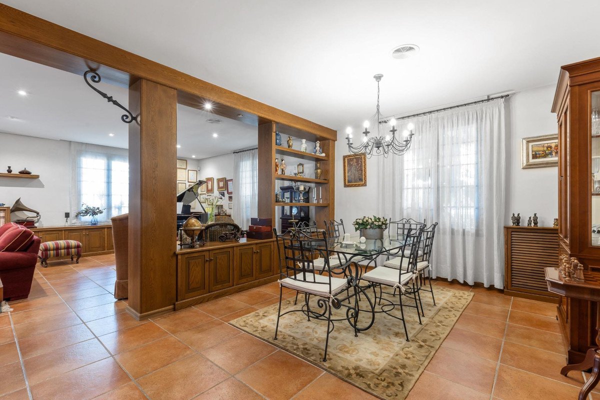 6 Bed Detached Villa in Torrevieja