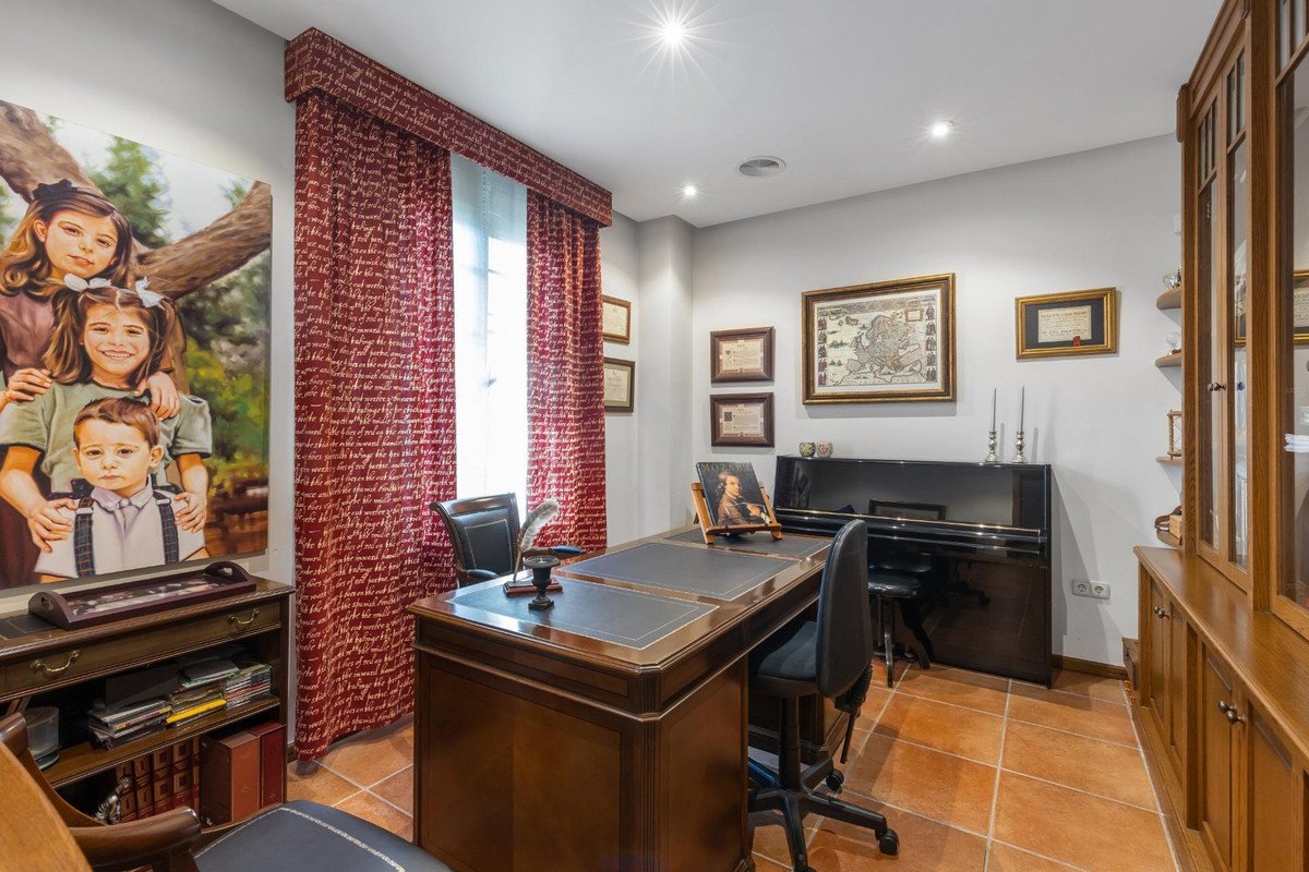 6 Bed Detached Villa in Torrevieja