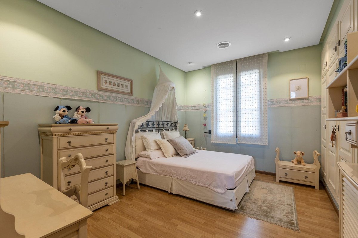 6 Bed Detached Villa in Torrevieja