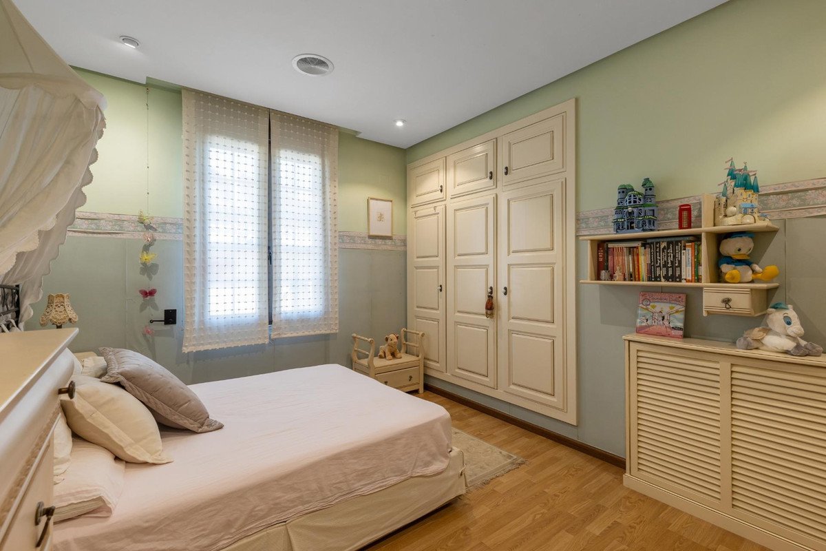 6 Bed Detached Villa in Torrevieja