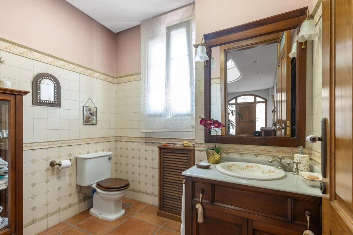 6 Bed Detached Villa in Torrevieja
