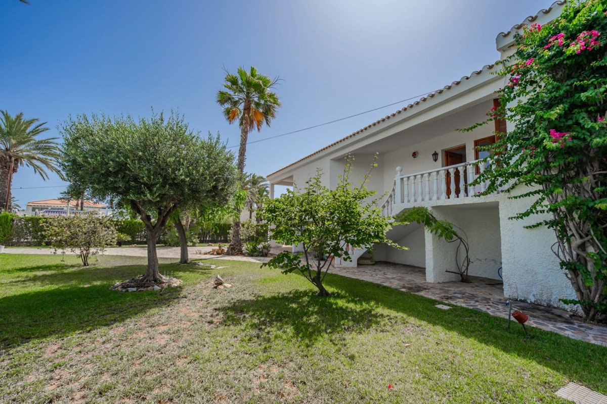 4 Bed Detached Villa in Cabo Roig