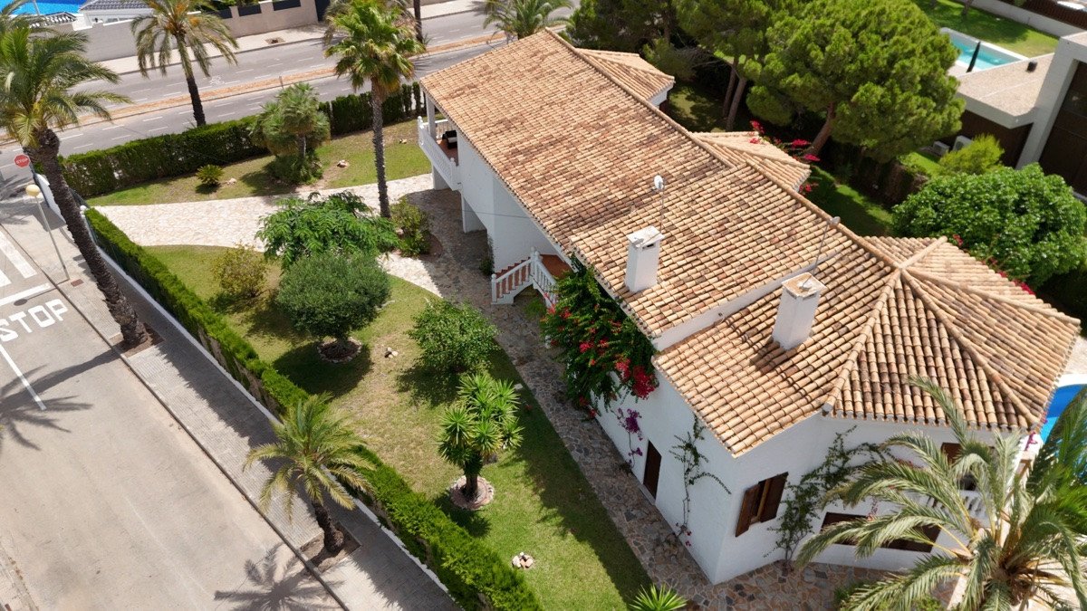 4 Bed Detached Villa in Cabo Roig