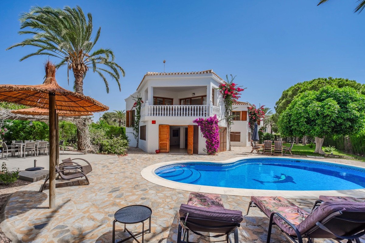 4 Bed Detached Villa in Cabo Roig