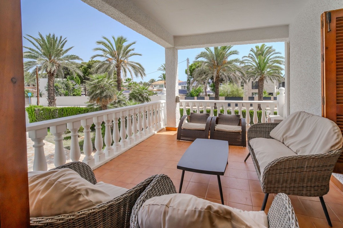 4 Bed Detached Villa in Cabo Roig