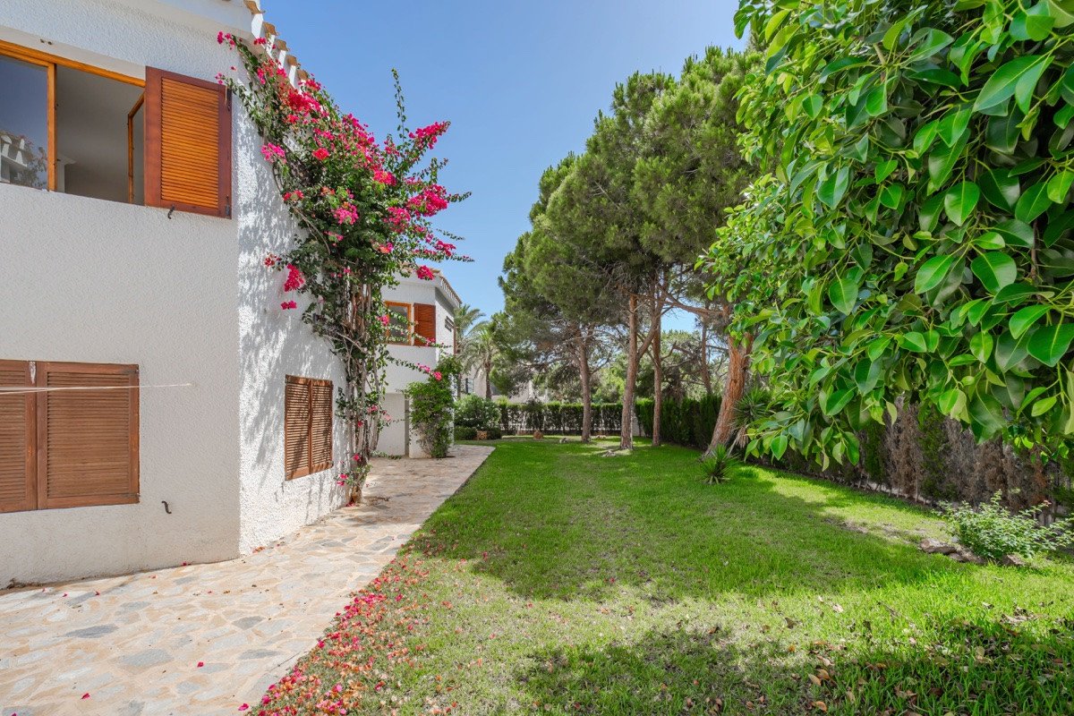 4 Bed Detached Villa in Cabo Roig