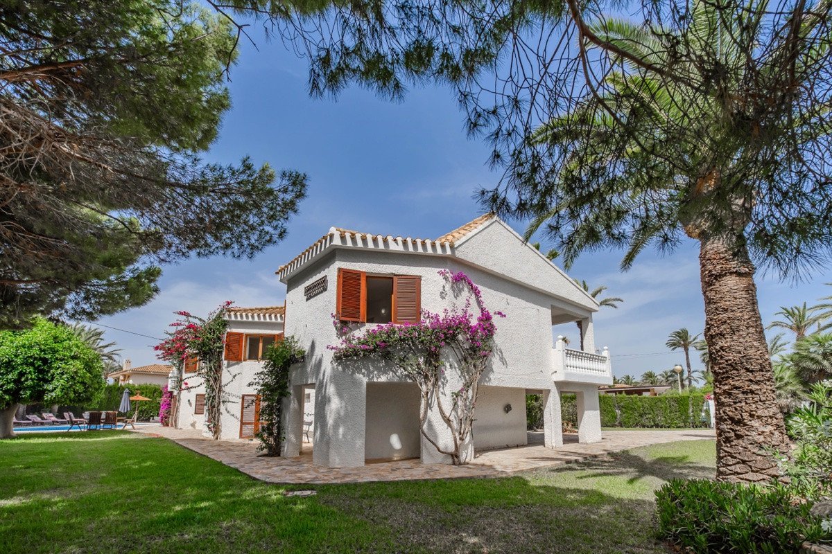 4 Bed Detached Villa in Cabo Roig