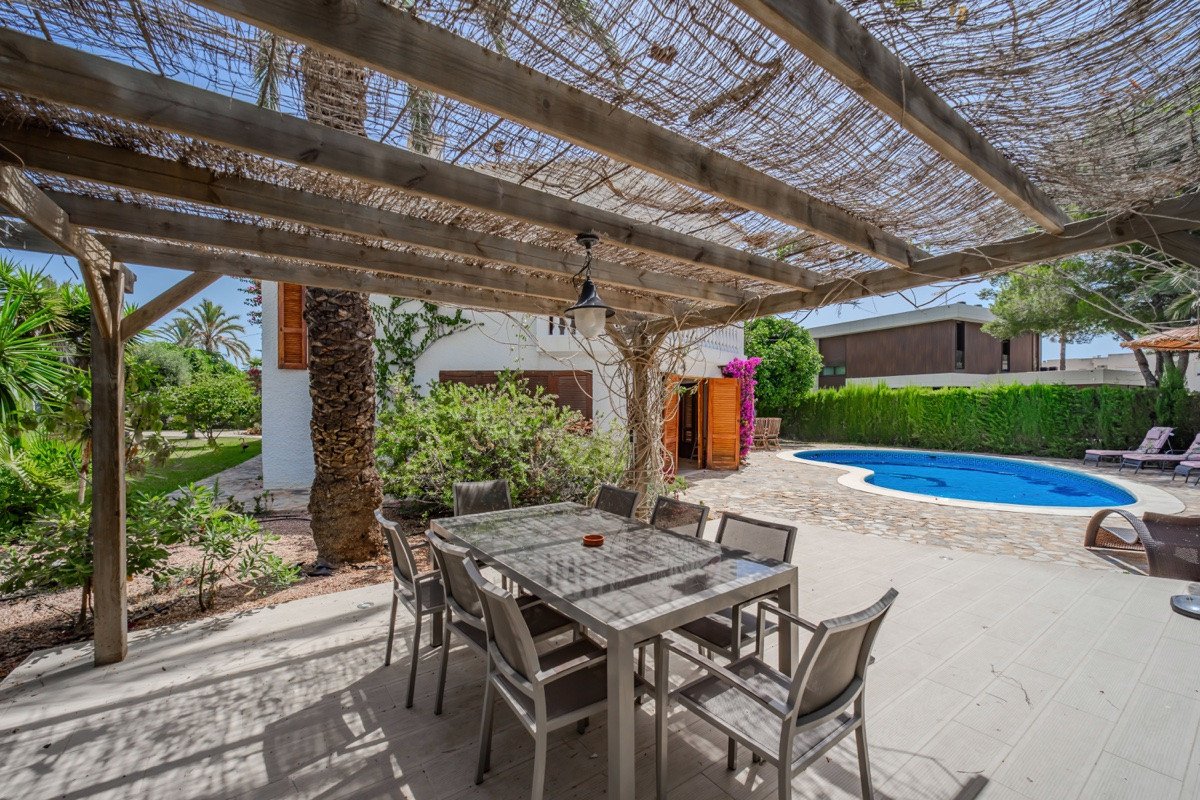 4 Bed Detached Villa in Cabo Roig