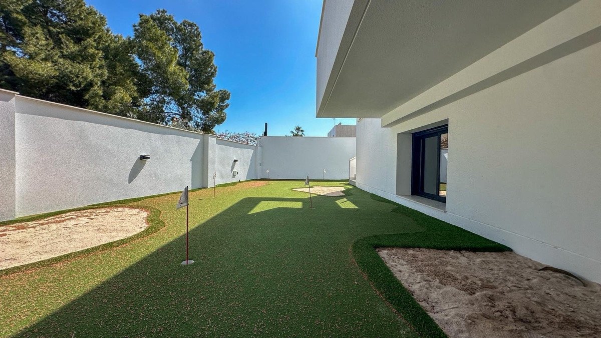 4 Bed Detached Villa in Villamartin