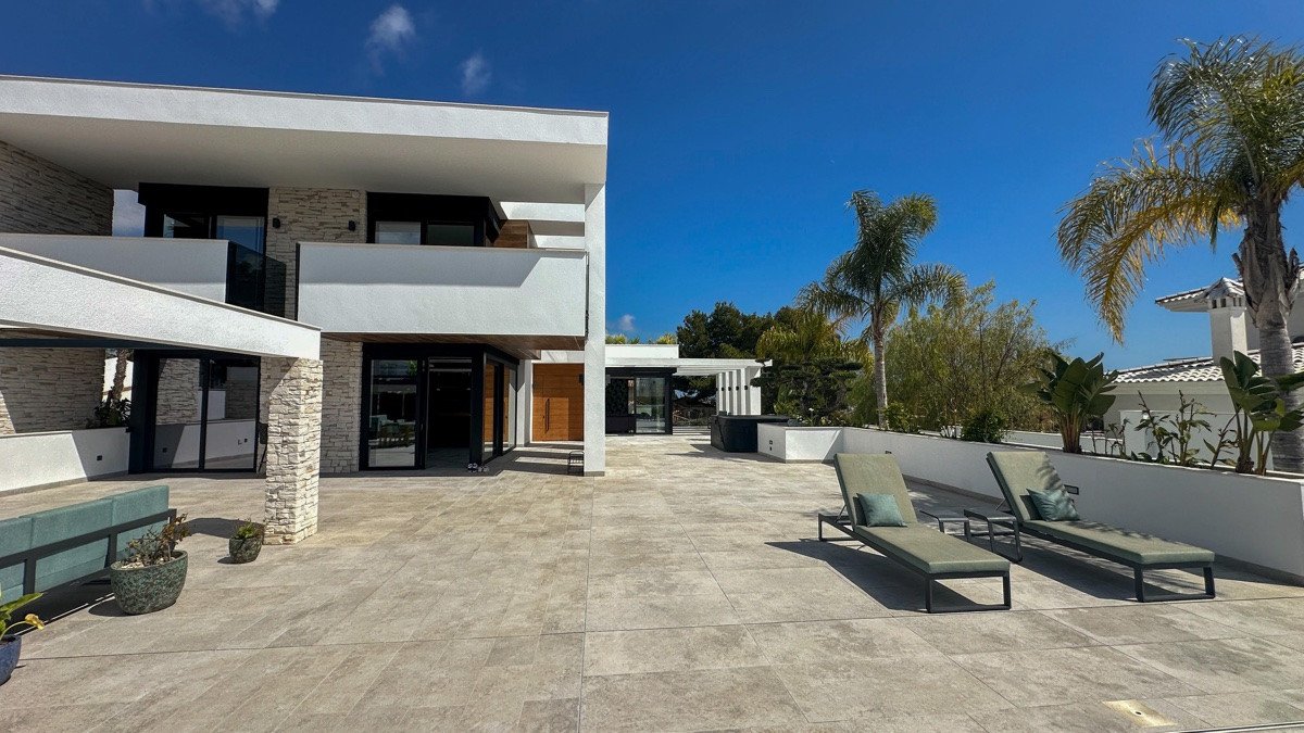 4 Bed Detached Villa in Villamartin