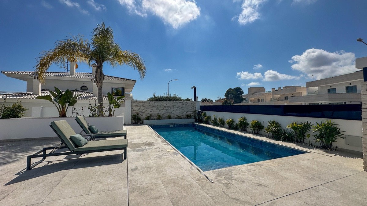 4 Bed Detached Villa in Villamartin