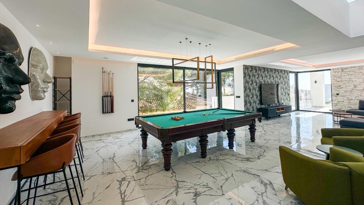 4 Bed Detached Villa in Villamartin