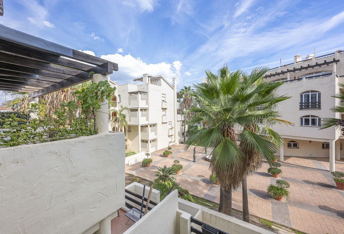 1 Bed Middle Floor Apartment in El Paraiso
