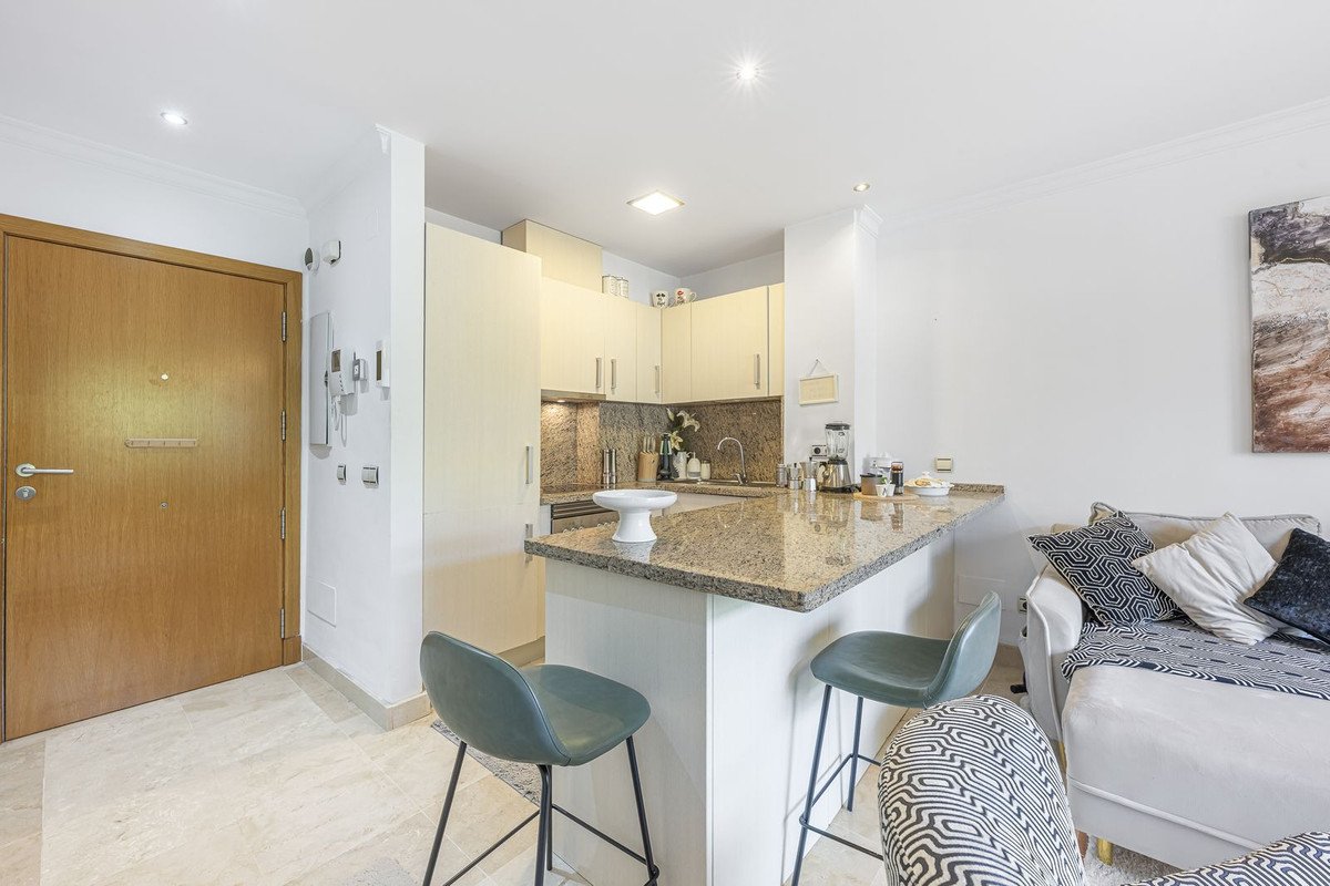 1 Bed Middle Floor Apartment in El Paraiso