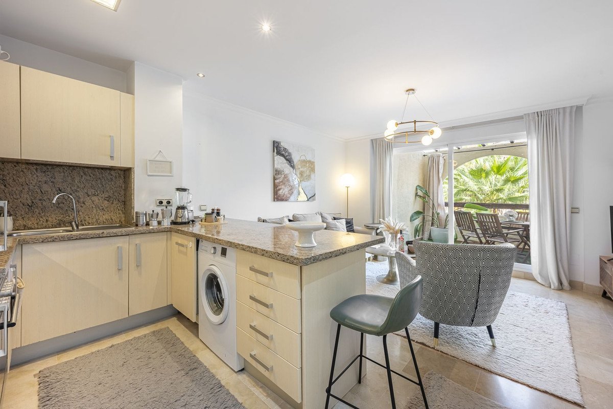1 Bed Middle Floor Apartment in El Paraiso