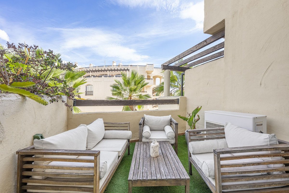 1 Bed Middle Floor Apartment in El Paraiso