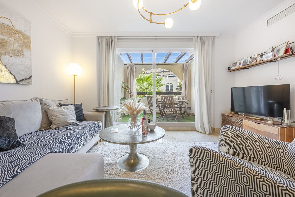 1 Bed Middle Floor Apartment in El Paraiso