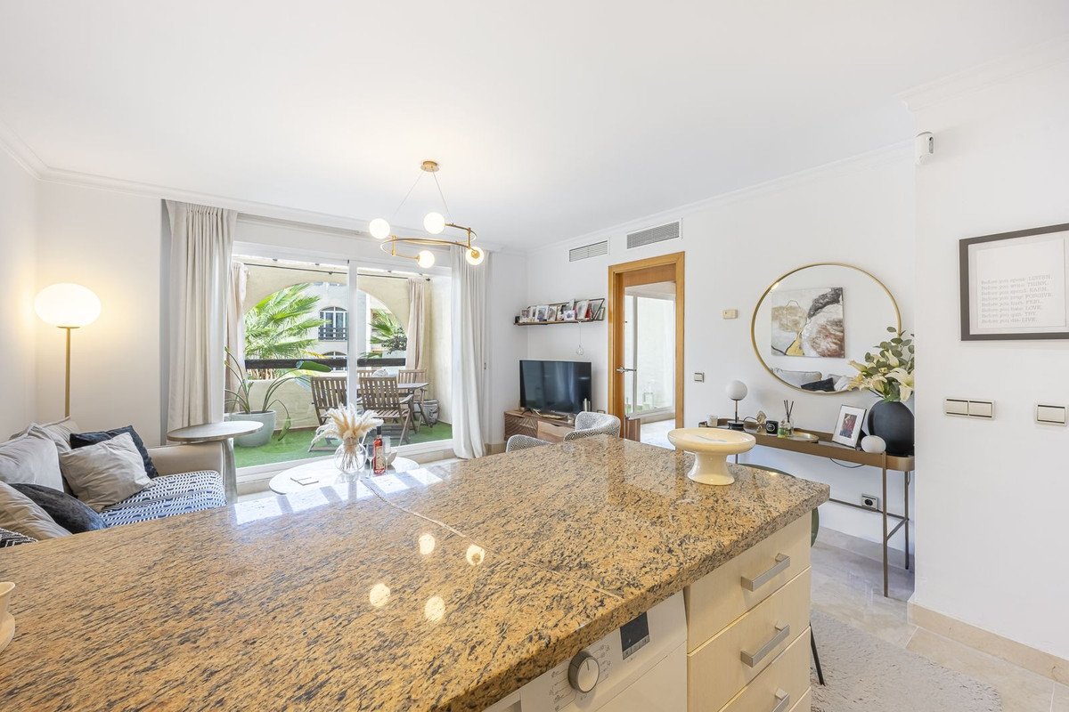 1 Bed Middle Floor Apartment in El Paraiso
