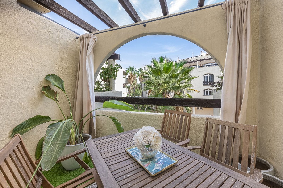 1 Bed Middle Floor Apartment in El Paraiso