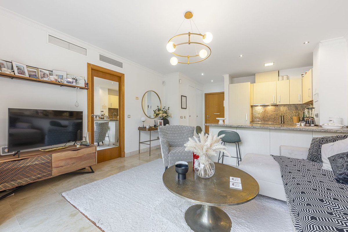 1 Bed Middle Floor Apartment in El Paraiso
