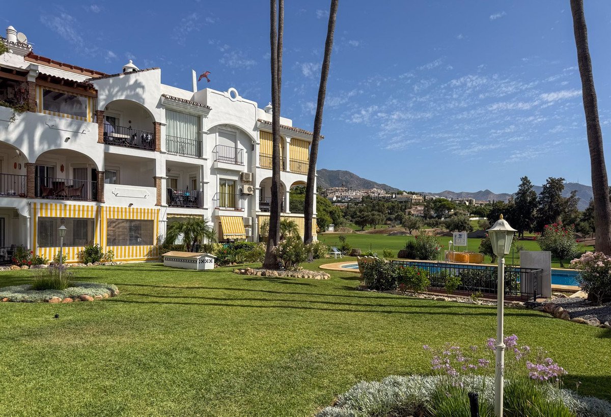 2 Bed Middle Floor Apartment in Mijas Golf