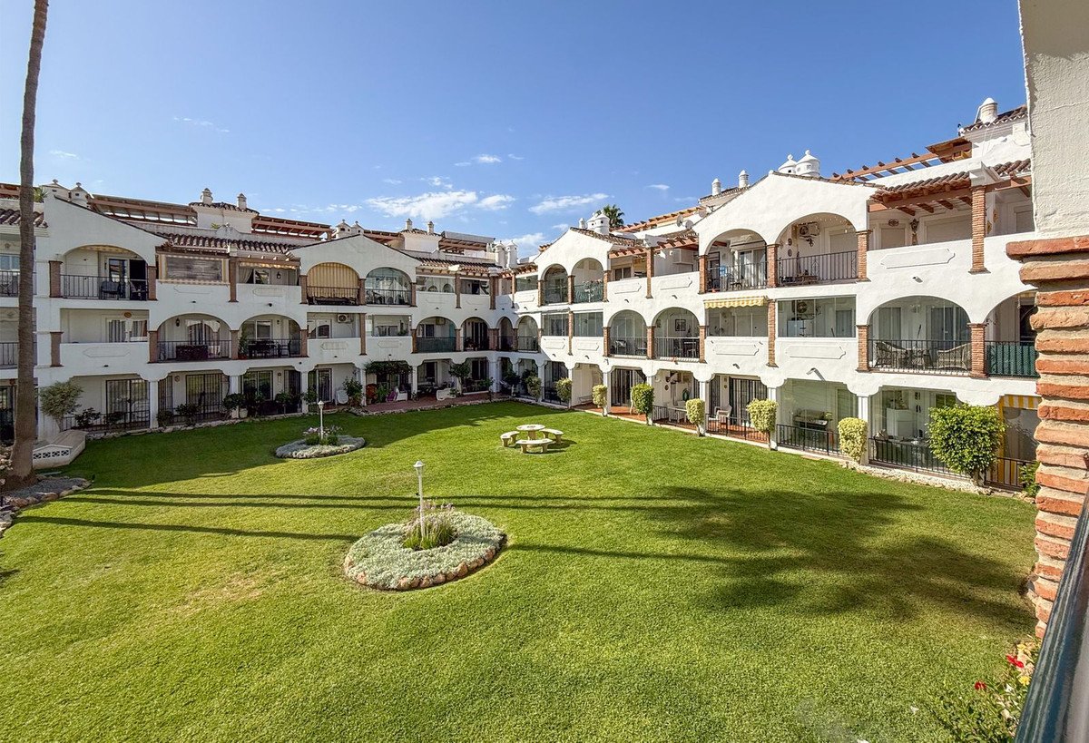 2 Bed Middle Floor Apartment in Mijas Golf