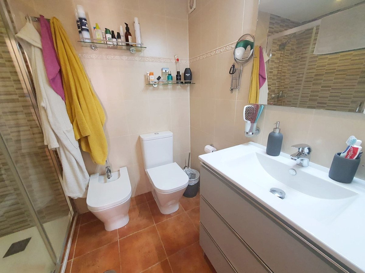 4 Bed Middle Floor Apartment in Torremolinos