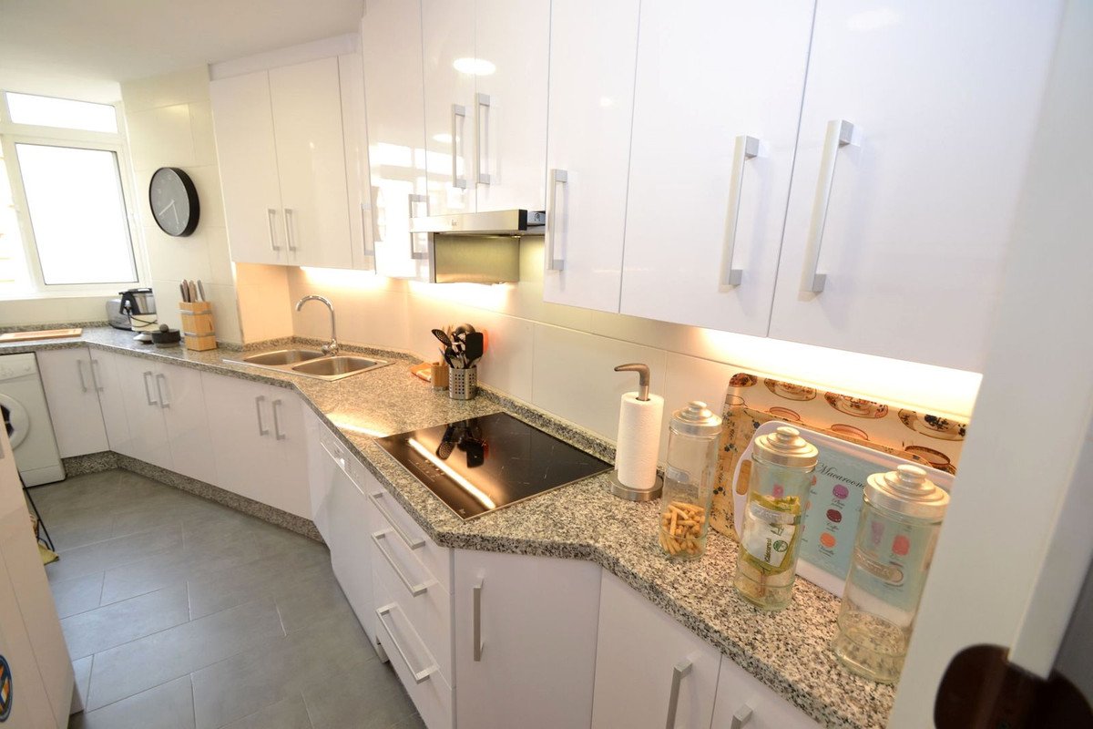 4 Bed Middle Floor Apartment in Torremolinos
