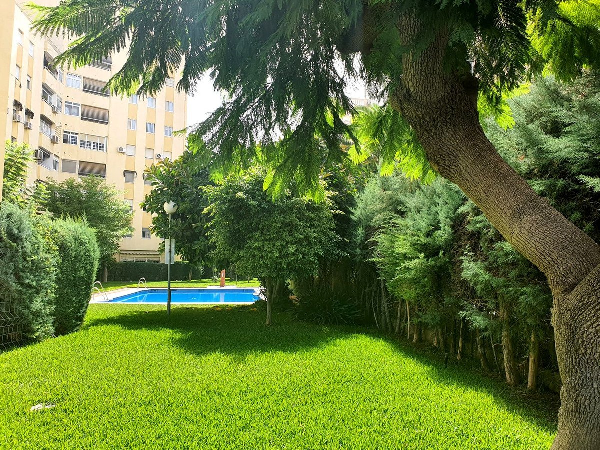 4 Bed Middle Floor Apartment in Torremolinos